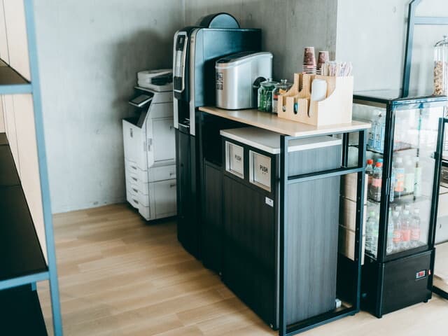 その他_フリードリンク。気分転換の際に、充実したドリンクサービスをご利用できます。