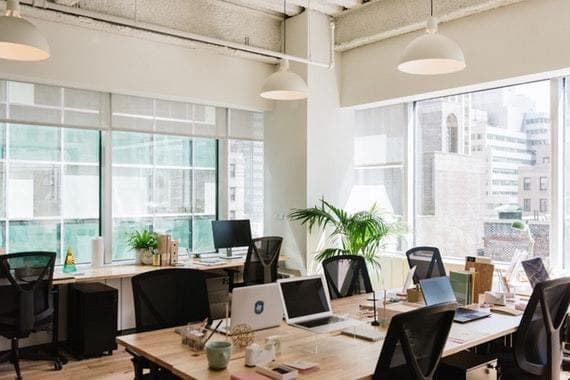 専有部_個室。家具付きのオフィスです。©WeWork※画像はイメージです。