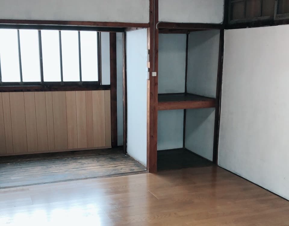 個室_窓ありの個室は明るく開放的です