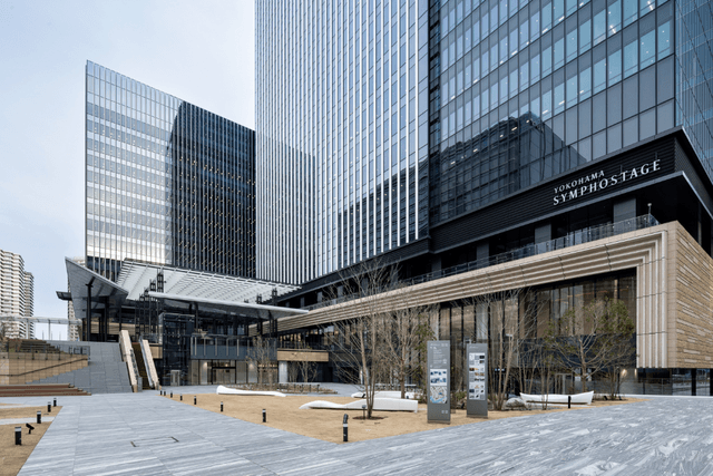 外観_新高島駅から徒歩2分の場所にあります。