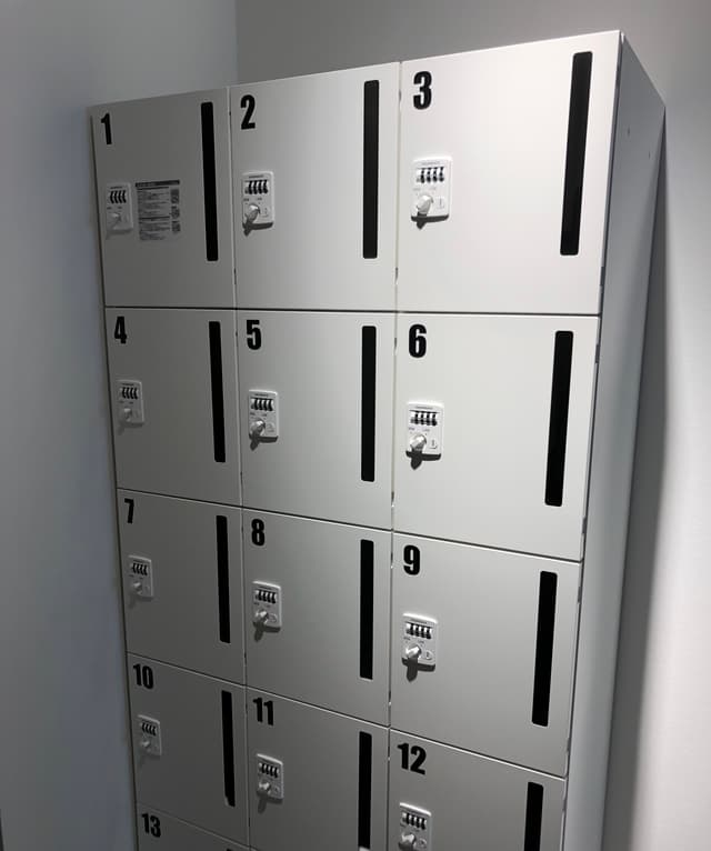 設備_全てのお客様がご利用可能の鍵付きロッカーです。