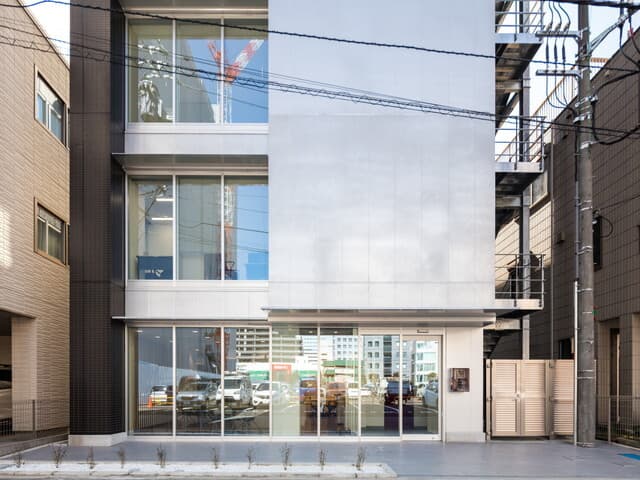 外観_大宮駅から徒歩5分の場所にあるビル1~5階がオープンオフィスの施設です。