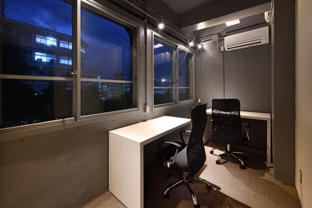 個室_家具等必要な備品はそろっており、初期費用を抑えることが出来ます。