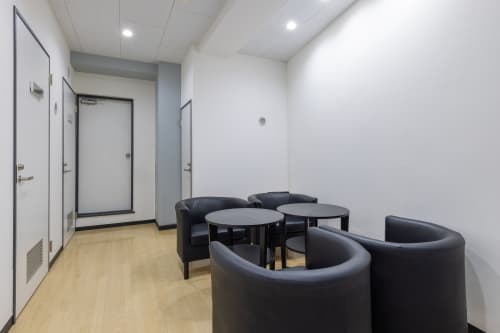 共有部_フリースペース。ちょっとした打ち合わせにも便利なスペースです。