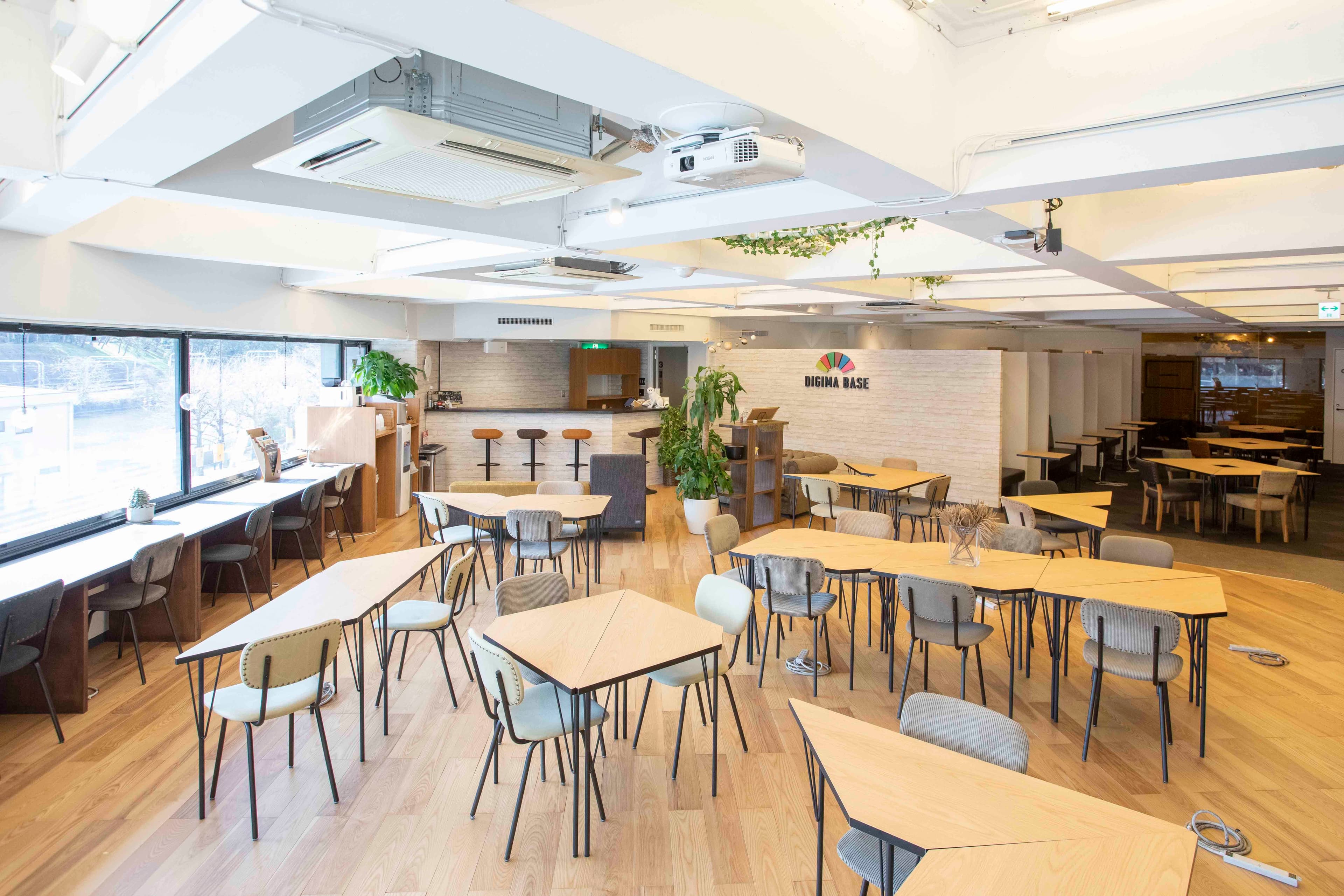 オープンスペース_明るく開放的なワークスペース、イベントスペースとしてもご利用いただけます