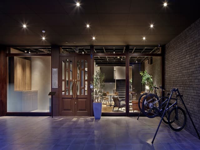 外観_エントランス。ゲスト招待もできるため、商談や面接にもご利用いただけます。
