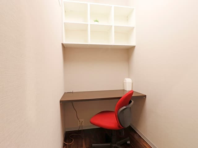 個室_1名用の個室です。有線LANでのインターネット利用が可能です。