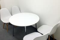 フリースペース_来客対応や軽いミーティングにご利用ください