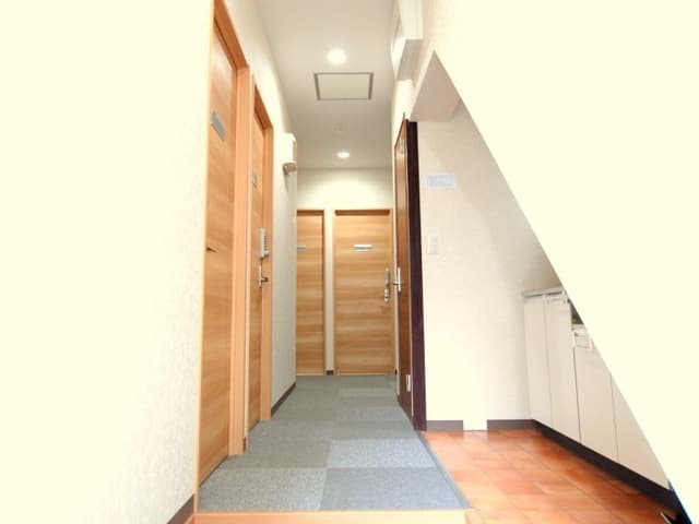 廊下_明るく落ち着いた雰囲気の廊下です