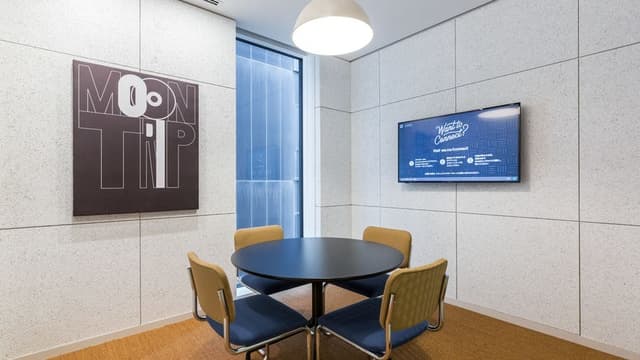 共用部_会議室。ミーティングや打ち合わせなどの際に利用可能です。©WeWork※画像はイメージです。