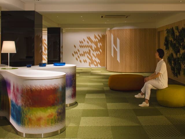 共用部_ラウンジ。遊び心溢れるデザインで、新しいアイディアが浮かびそうな空間です。