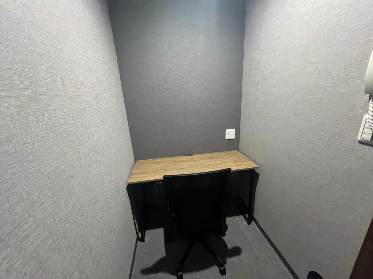 専有部_個室。インターネット環境を完備しています。