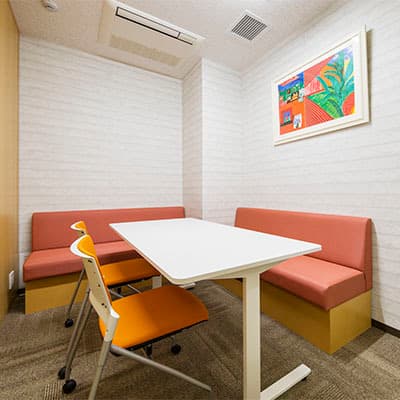 共有部_会議室。無料で利用する事ができる会議室です。