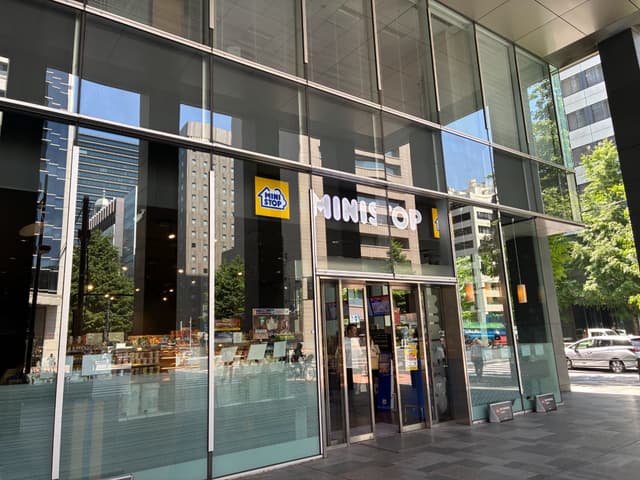 近隣のコンビニ_ミニストップ宝町駅前店徒歩4分
