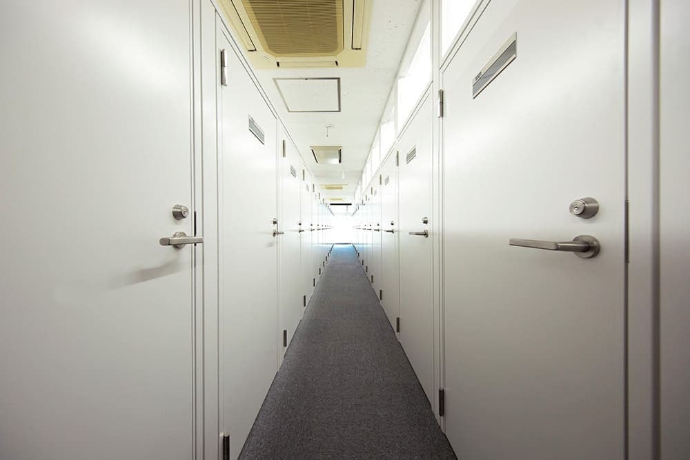 10th-floor-corridor-hamamatsucho-daimon_1000-1