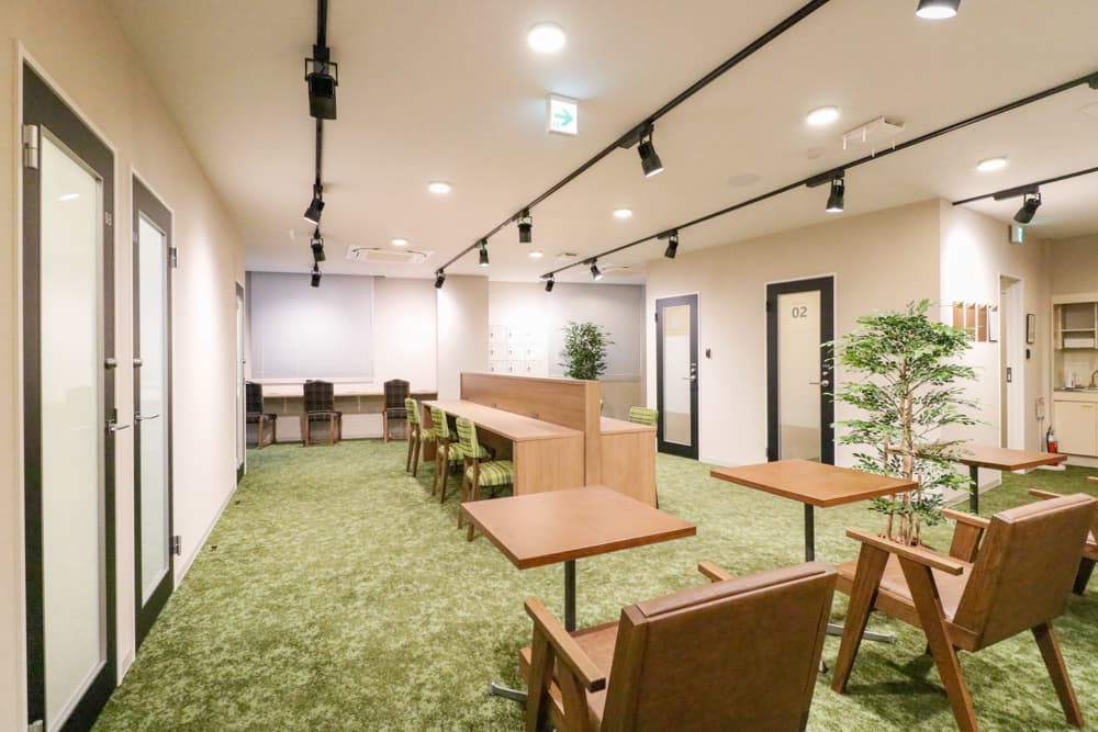無料ラウンジ