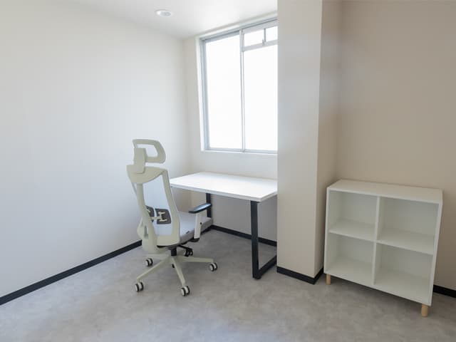 専有部_窓に面した明るい個室が多いのが特長です。