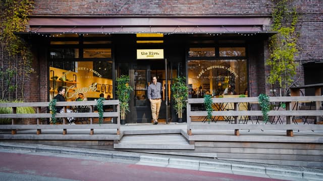 元ファッション倉庫兼スタジオだったオシャレな建物です