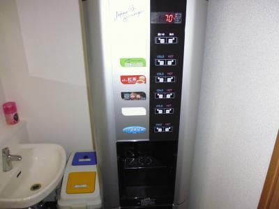 内観_給茶機をご用意しております。