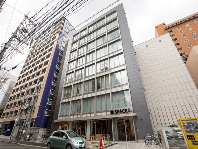 外観_シックな外観のオフィスビルです。