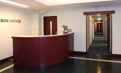 受付_秘書スタッフが常駐する受付があるので急な来客にも安心です(常駐時間平日9時~17時半)