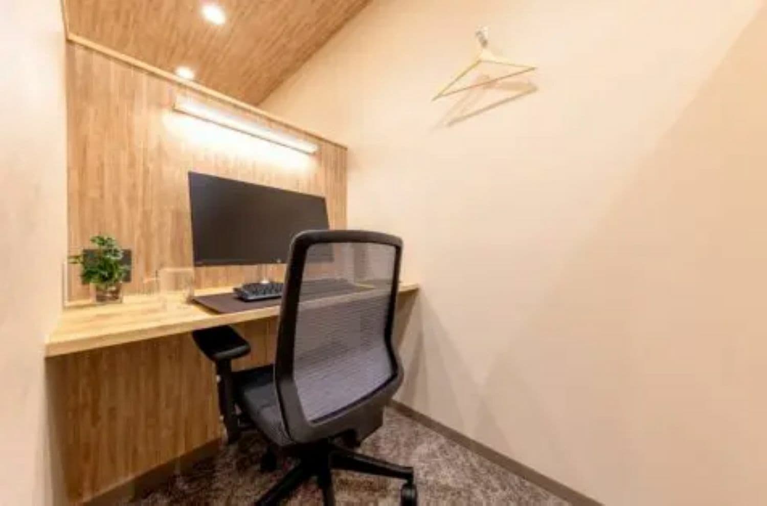 専有部_ブース席。半個室タイプのお部屋です。※画像はイメージです。©bizcomfort