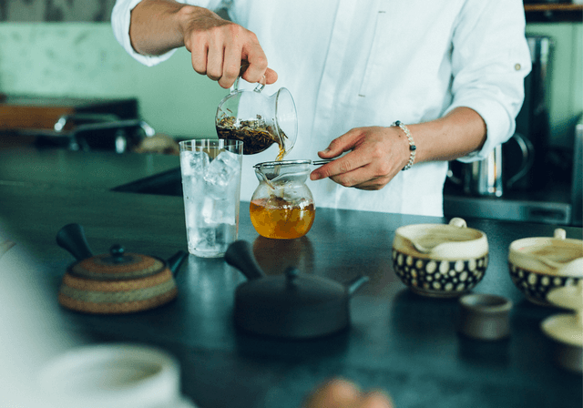 西荻で大人気の日本茶カフェSaten。オーナーもメンバーです。