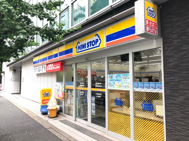 周辺のコンビニ_徒歩1分の所にミニストップ神田富山町店があります。