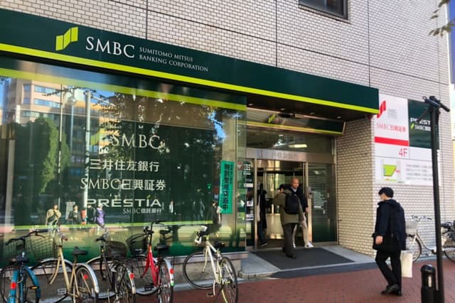 近隣の銀行_三井住友銀行池袋東口支店(徒歩7分)