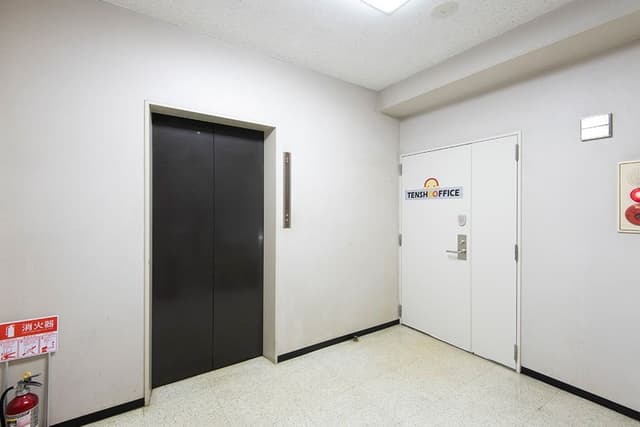 外観_オフィス入口。