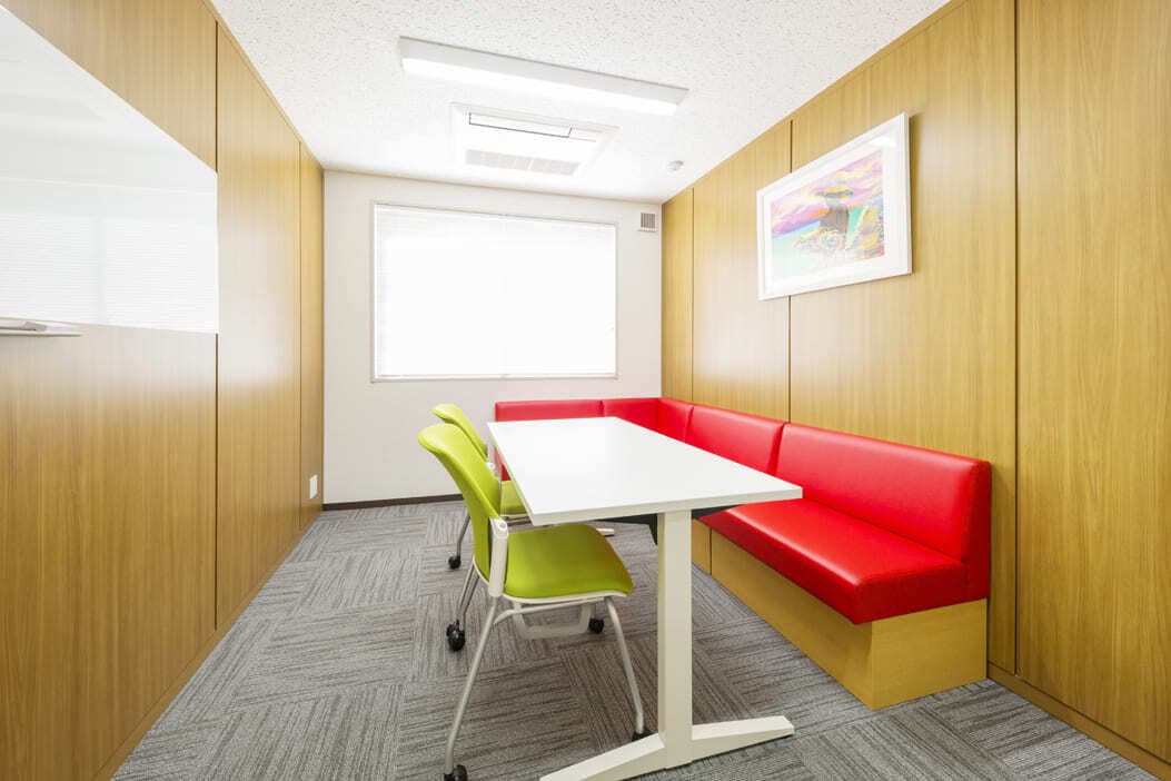 共有部_会議室。会議室は120分まで無料で利用できます。※画像はイメージです。