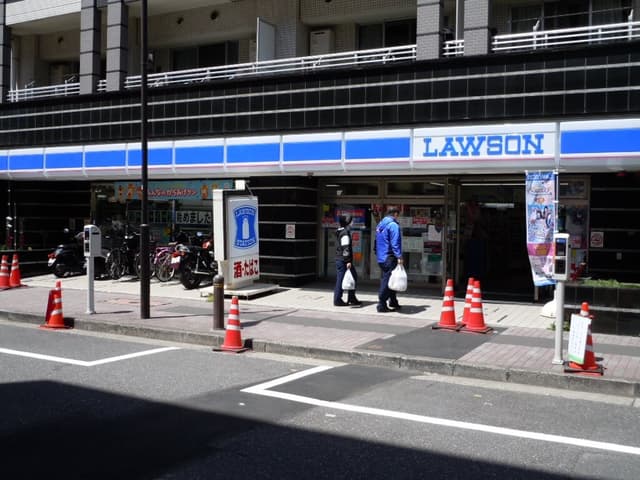 近隣のコンビニ_ローソン 日本橋横山町店 (徒歩1分)