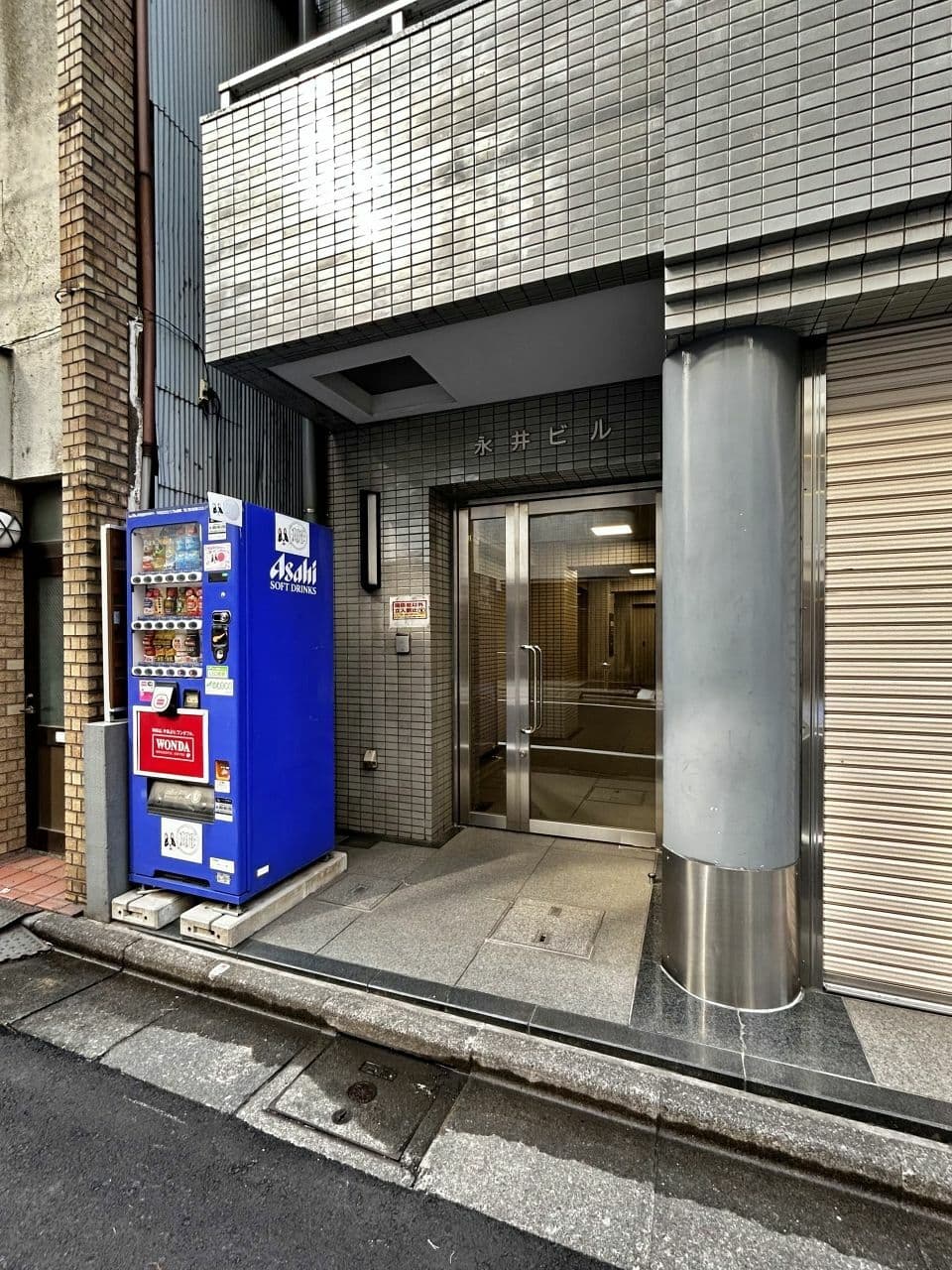 外観_宝町駅から徒歩3分に位置しています。