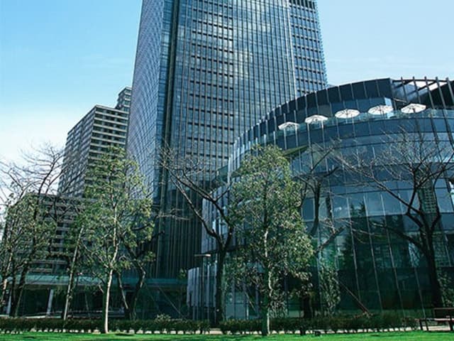 近隣の商業施設_東京ミッドタウン六本木 (徒歩4分)