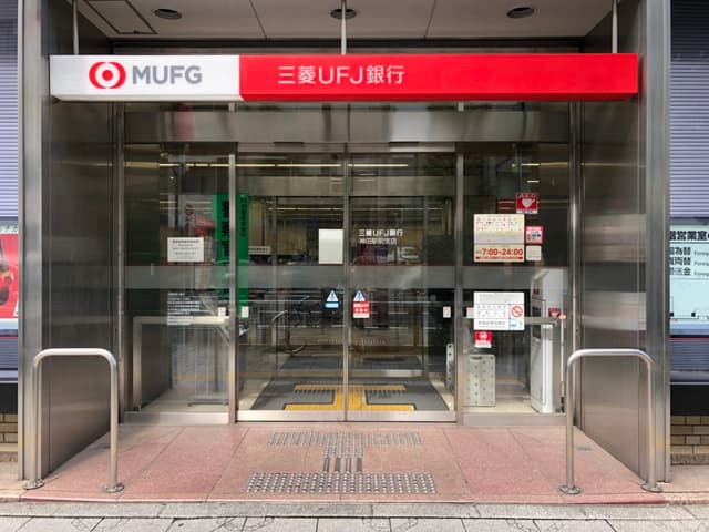 周辺の銀行_徒歩7分の地点に、三菱UFJ銀行(神田駅前支店)があります。ご自身で様々な手続きをすることが多いスタートアップの方に便利です。