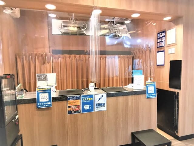 外観_受付。受付には24時間、ホテルスタッフが常駐しています。