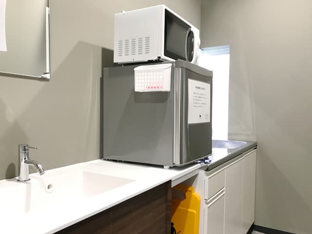 共用部_ミニキッチン。ご契約者様なら、誰でも自由に利用することができます。