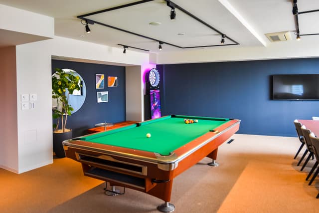 PLAY LOUNGE_懇親や大人数でのセミナーや撮影にご利用いただけます