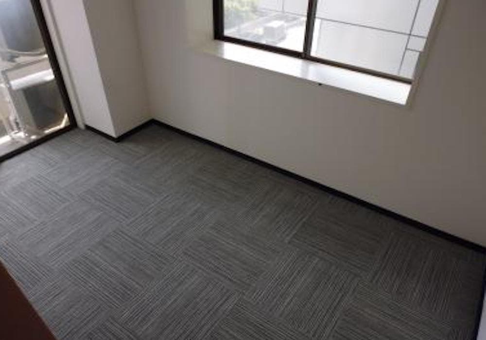 個室_4名個室です。窓があり開放的な空間です。