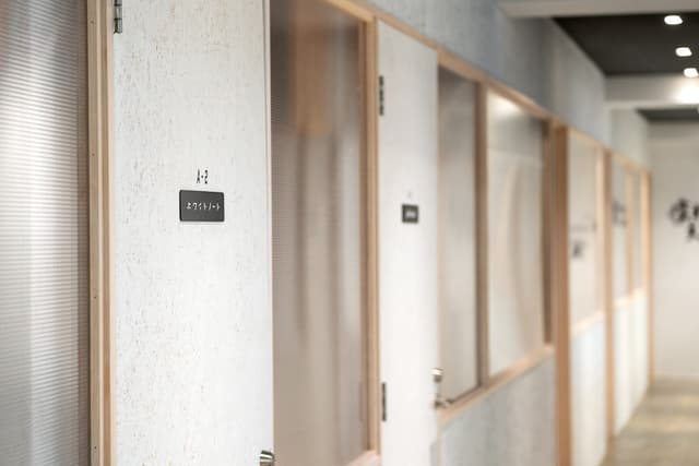 廊下_各個室施錠が出来るのでセキュリティー面も安心です