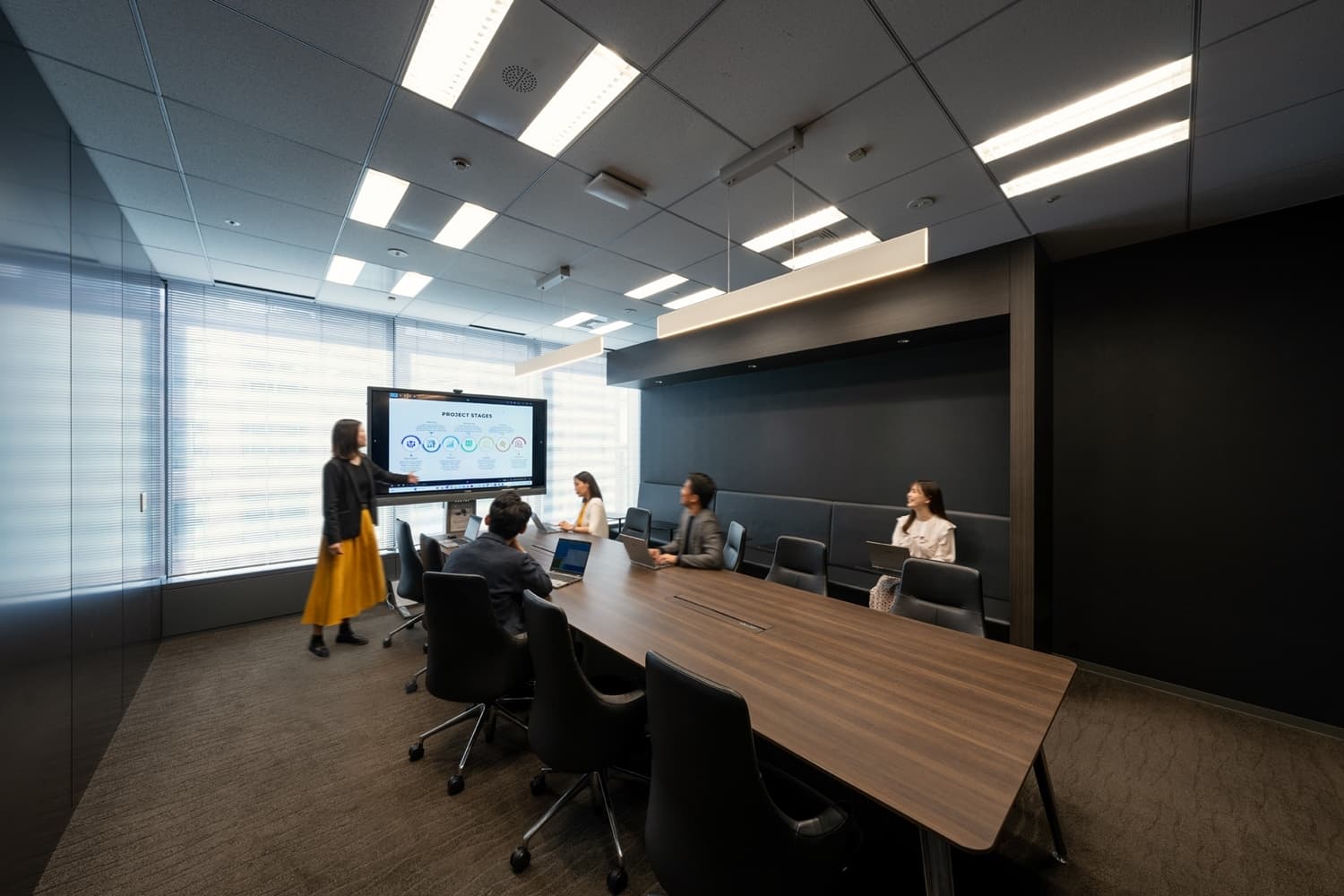 img_Shimbashi_meeting-usage-scene-001