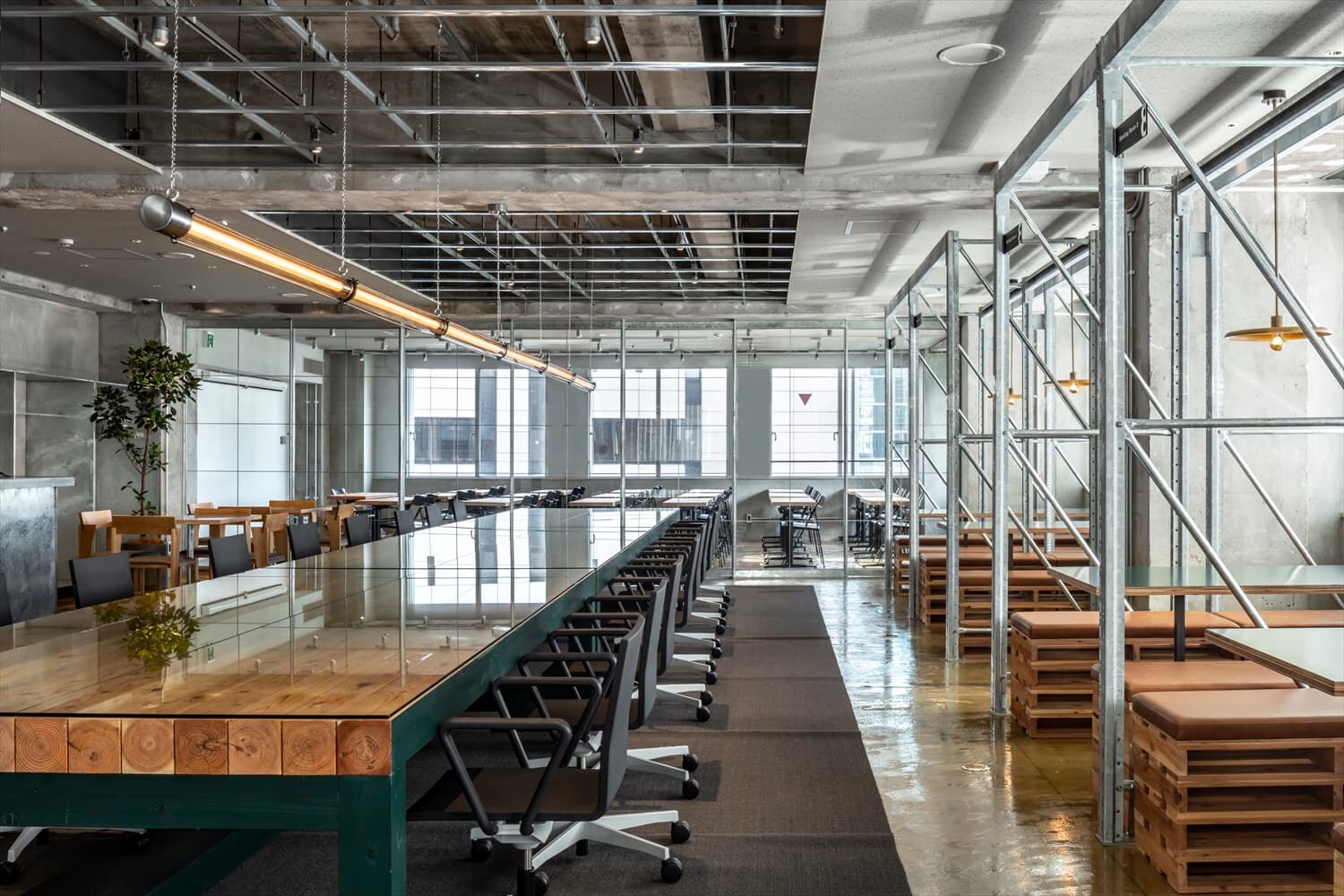 8Fラウンジ_開放感のあるデザイナーズ空間