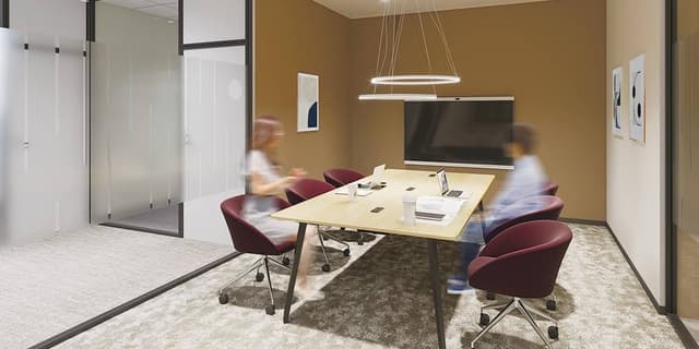 共有部_会議室。会議、面接、取材、セミナーなど様々なシーンで活用できます。※画像はイメージです。©Regus