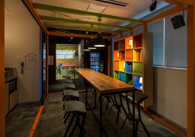 コミュニティースペース_商談やお打ち合わせだけでなくセミナーやパーティーなど様々な方法でご利用いただけます。