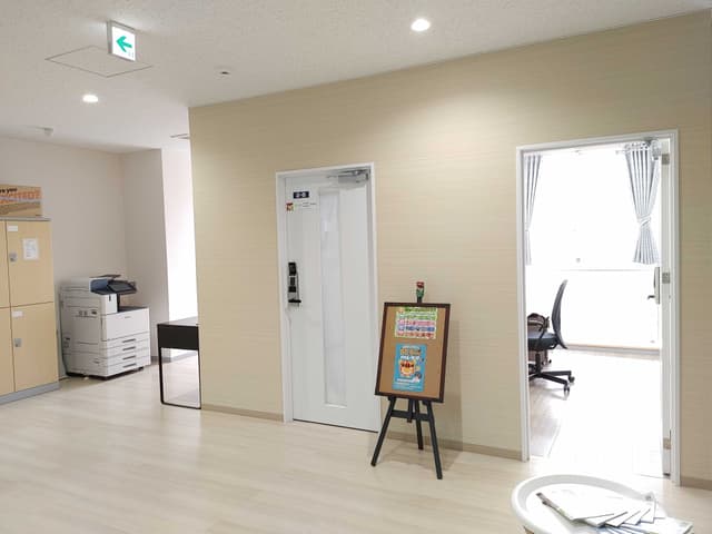 2階廊下_明るい雰囲気です。
