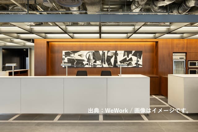 外観_受付。営業時間内はスタッフが常駐しています。※画像はイメージです。© WeWork