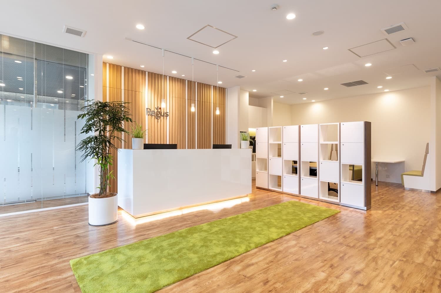 Regus_Regus_Nagano_Reception_area_without_people-min