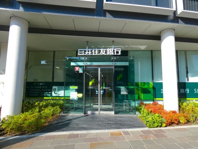 近隣の銀行_三井住友銀行麹町支店(徒歩3分)