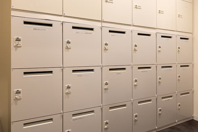 占有ロッカー_デスクプランをご利用のお客様には、専用ロッカーをご利用いただけます。 荷物を置いて帰れるほか、郵便受け付きのため郵便物の受け取りも可能です。