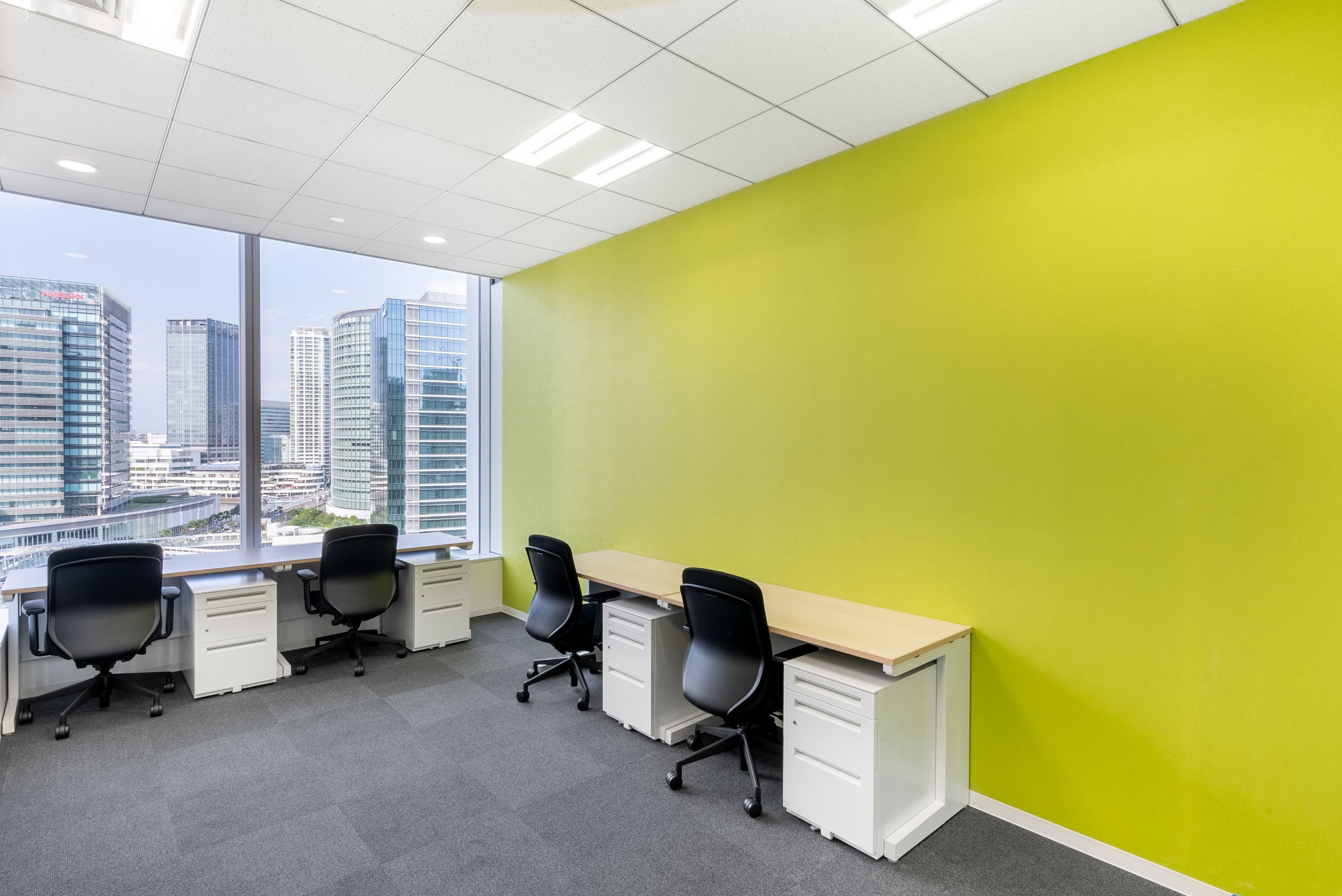 Regus_Blue_Avenue_5128_Yokohama_Japan_Large_Office_Without_People